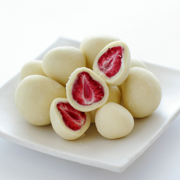 草莓夹心白巧克力.jpg