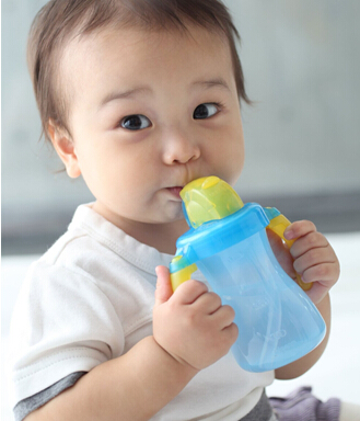 pigeon 贝亲 带手柄宝宝喝水杯训练吸管杯2.jpg